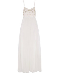Белое вечернее платье с украшением от Needle & Thread