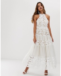Белое кружевное вечернее платье с вышивкой от Forever U