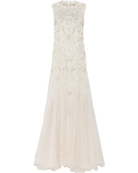 Белое кружевное вечернее платье с украшением от Needle & Thread