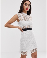 Белое кружевное облегающее платье от PrettyLittleThing