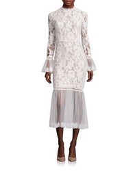 Белое кружевное платье-миди с рюшами