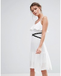 Белое кружевное платье-миди с рюшами от True Decadence