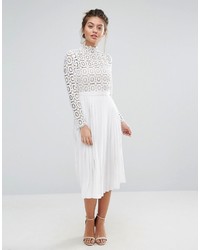 Белое кружевное платье-миди со складками