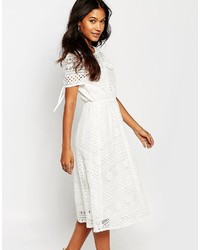 Белое кружевное платье-миди от Boohoo