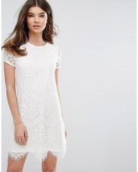 Белое кружевное платье прямого кроя от Lipsy