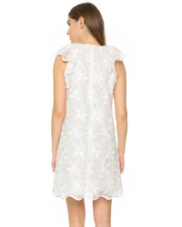 Белое кружевное платье прямого кроя от Giamba