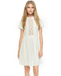 Белое кружевное платье с пышной юбкой от Carven