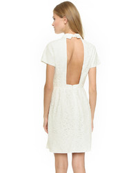 Белое кружевное платье с пышной юбкой от Carven