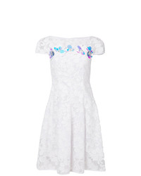Белое кружевное платье с пышной юбкой от Talbot Runhof
