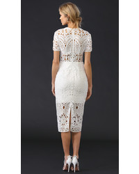 Белое кружевное платье-футляр от Lover