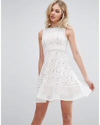 Белое кружевное платье от Glamorous