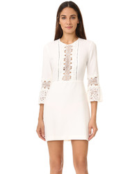 Белое кружевное платье от WAYF