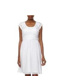 Белое кружевное повседневное платье со складками