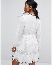 Белое кружевное свободное платье с вышивкой от Boohoo