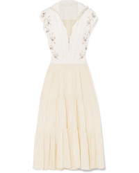 Белое льняное платье-миди с украшением