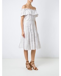 Белое льняное платье с открытыми плечами от Isolda