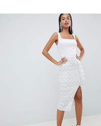 Белое облегающее платье с пайетками