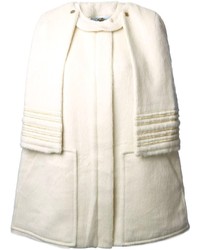 Белое пальто-накидка от Blumarine