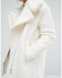 Женское белое пальто с рельефным рисунком от Pull&Bear