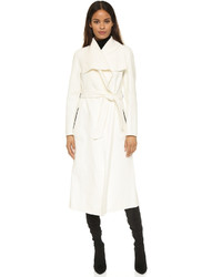 Женское белое пальто от Mackage