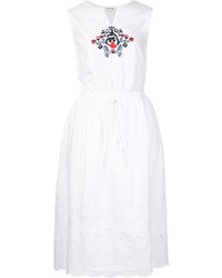 Белое платье-миди с вышивкой от Suno