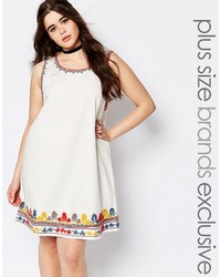 Белое платье прямого кроя с вышивкой от Alice & You