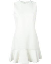 Белое платье прямого кроя с рюшами