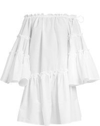 Белое платье с открытыми плечами из жатого хлопка