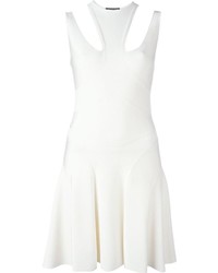 Белое платье с плиссированной юбкой с вырезом от Alexander McQueen
