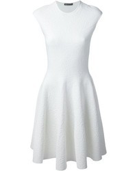 Белое платье с плиссированной юбкой от Alexander McQueen