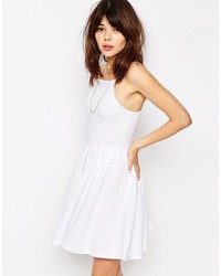 Белое платье с плиссированной юбкой от Asos
