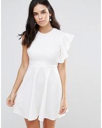 Белое платье с плиссированной юбкой от Club L