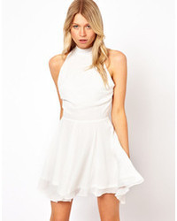 Белое платье с плиссированной юбкой от Love