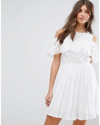 Белое платье с рюшами от Asos