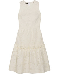Белое платье с украшением от Mother of Pearl