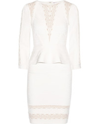 Белое платье-футляр от Herve Leger