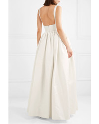 Белое сатиновое вечернее платье со складками от Emilia Wickstead