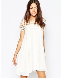 Белое свободное платье