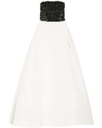 Белое шелковое вечернее платье с украшением от Oscar de la Renta