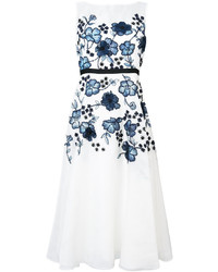 Белое шелковое платье с цветочным принтом от Lela Rose