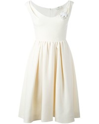 Белое шелковое платье от Fendi