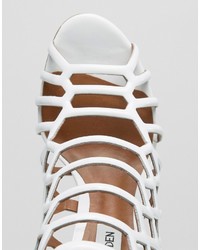Белые босоножки на каблуке от Steve Madden