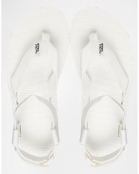 Женские белые босоножки от Teva