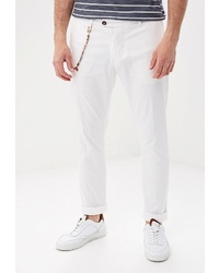 Белые брюки чинос от Primo Emporio