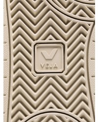 Мужские белые высокие кеды от Veja