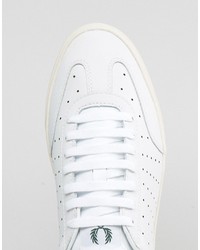 Мужские белые замшевые кеды от Fred Perry