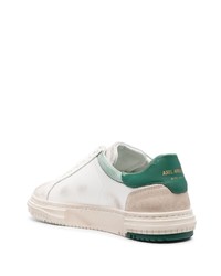 Мужские белые замшевые низкие кеды от Axel Arigato