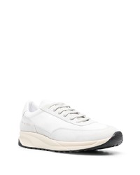 Мужские белые замшевые низкие кеды от Common Projects