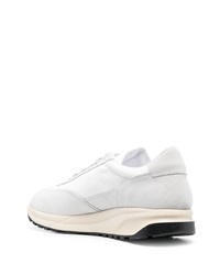 Мужские белые замшевые низкие кеды от Common Projects