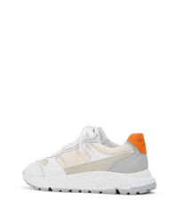 Мужские белые замшевые низкие кеды от Axel Arigato